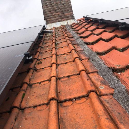 Hellend dak Poeldijk met oude dakpannen